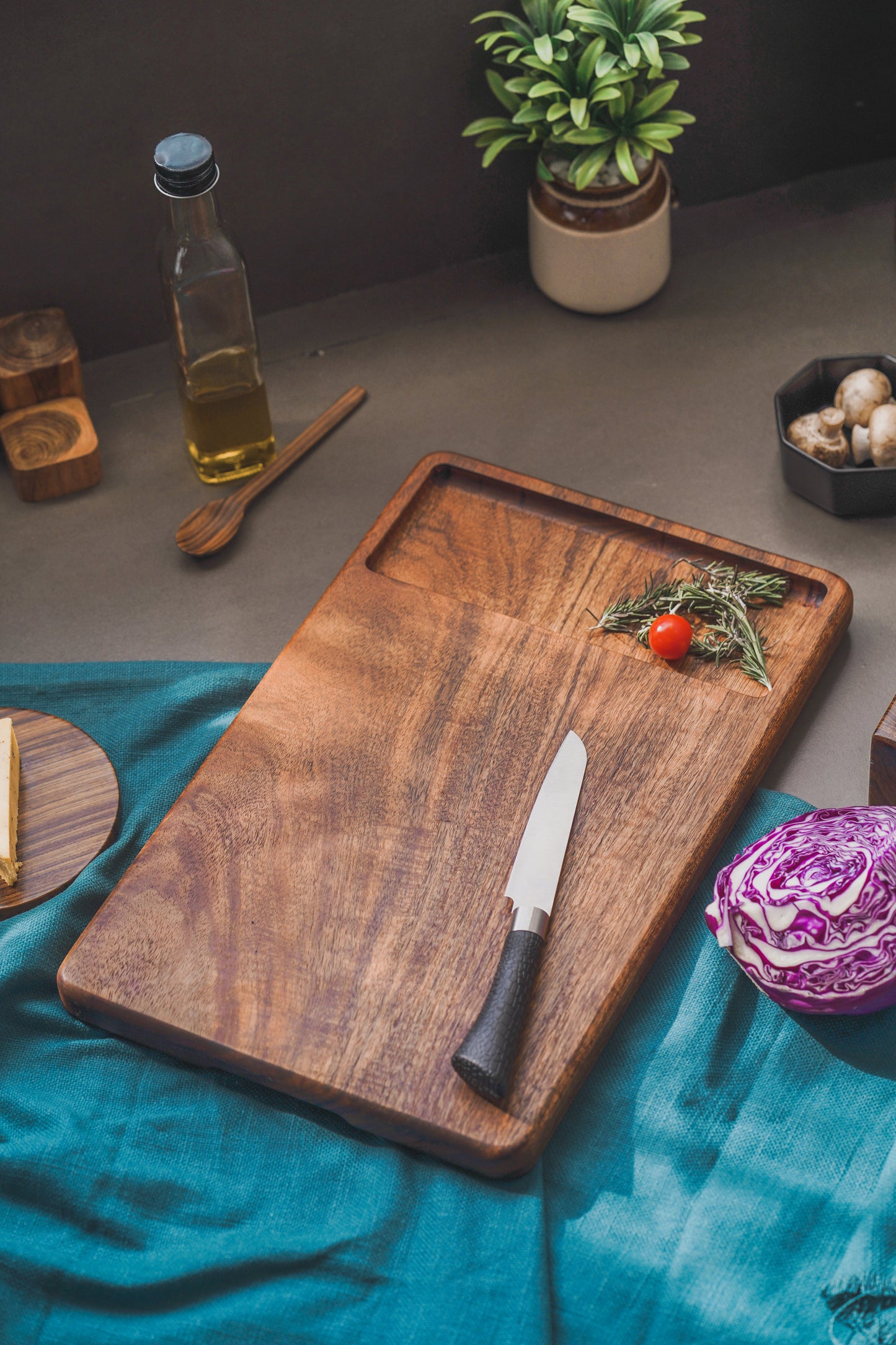 CHOPPING BOARD WITH COLLECTOR BOWL
