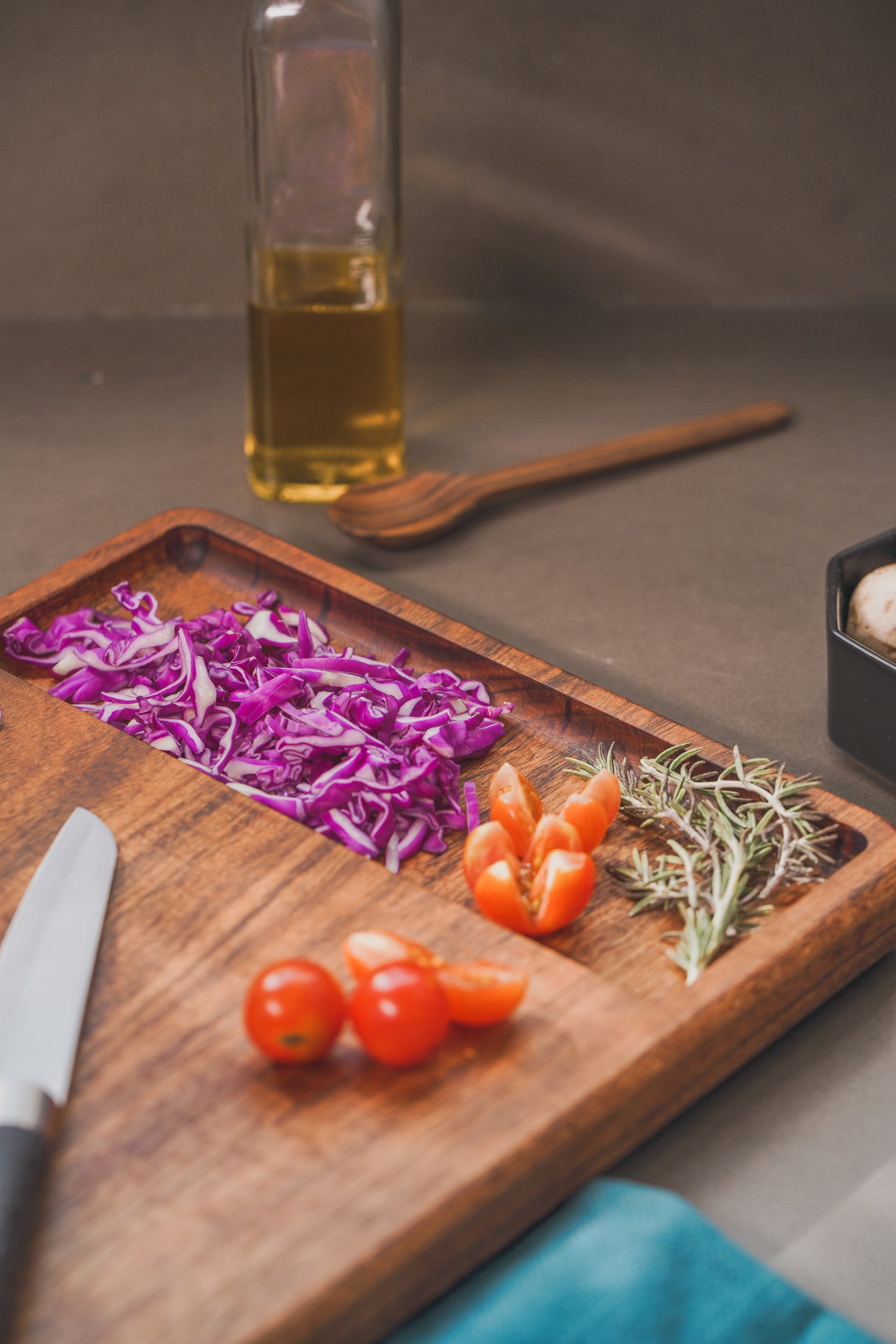 CHOPPING BOARD WITH COLLECTOR BOWL