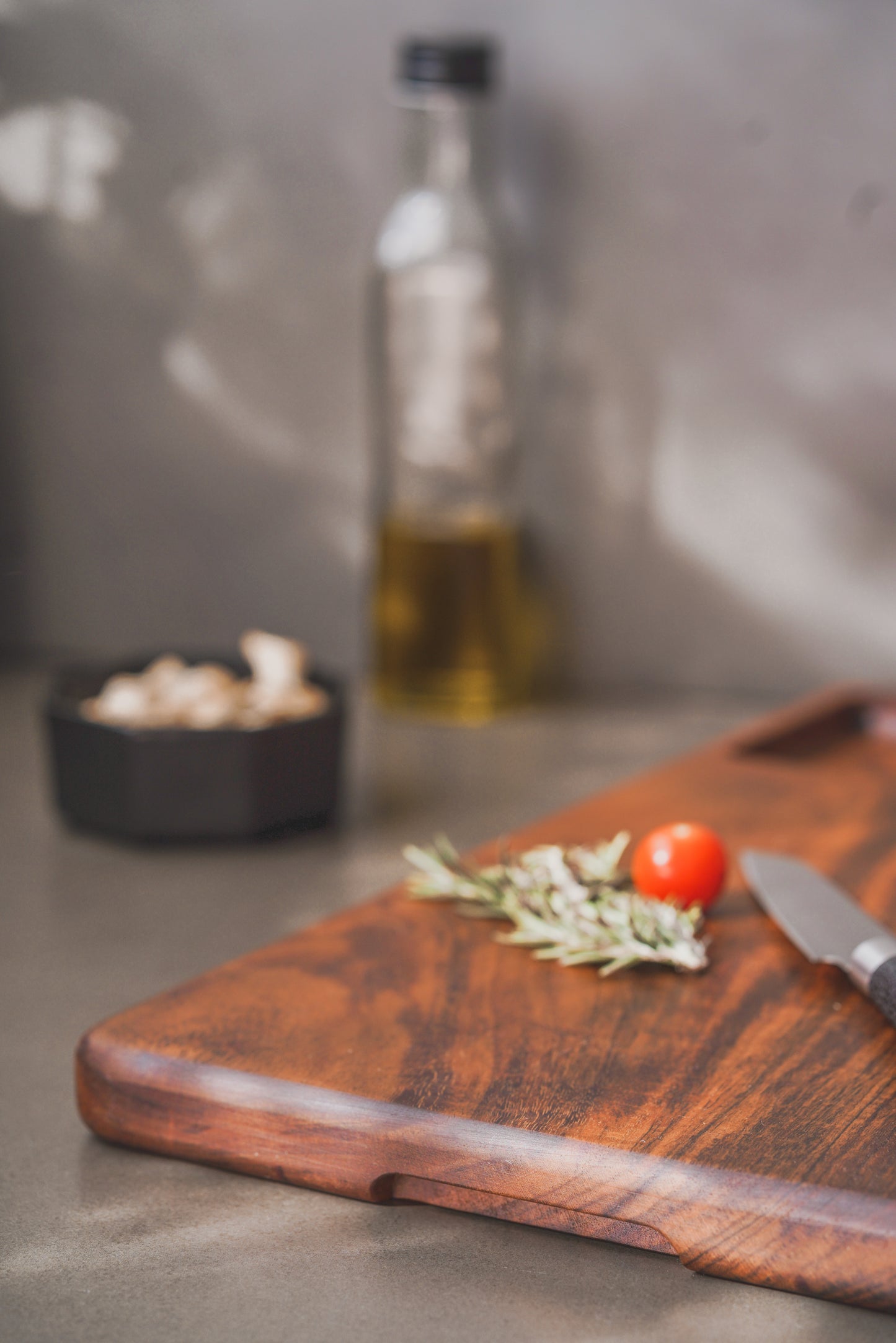 CHOPPING BOARD WITH COLLECTOR BOWL