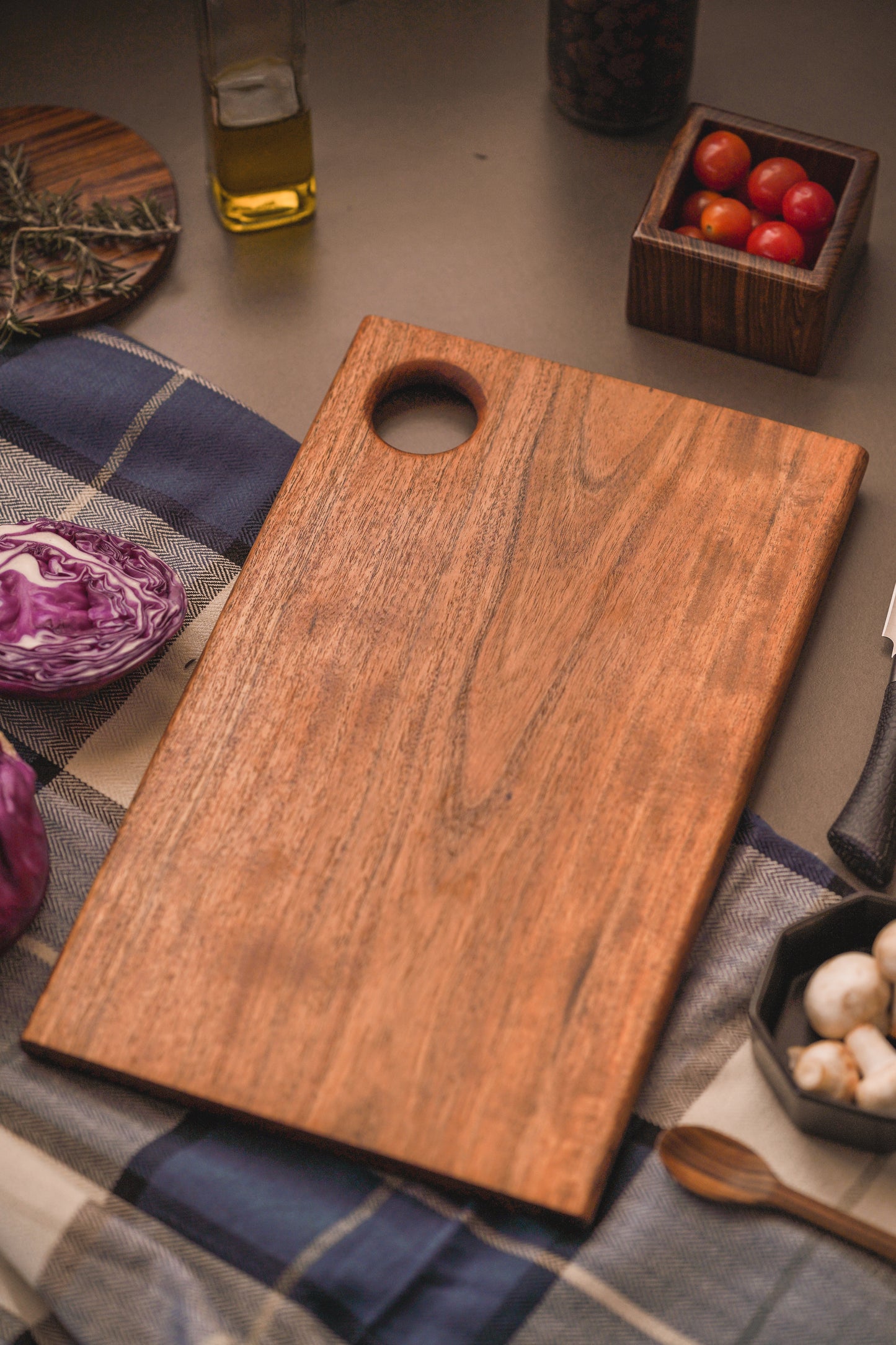 STANDARD CHOPPING BOARD - ACACIA WOOD