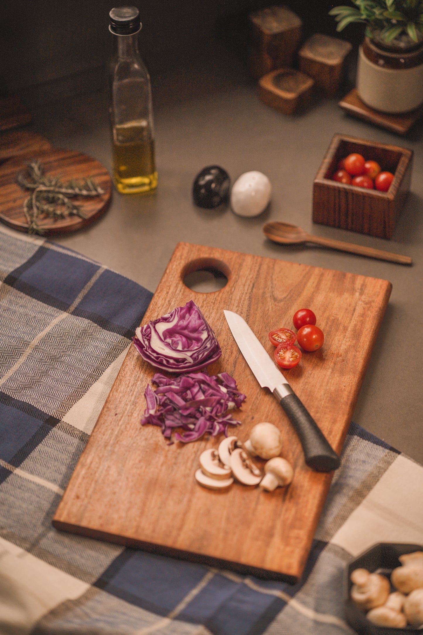 STANDARD CHOPPING BOARD - ACACIA WOOD