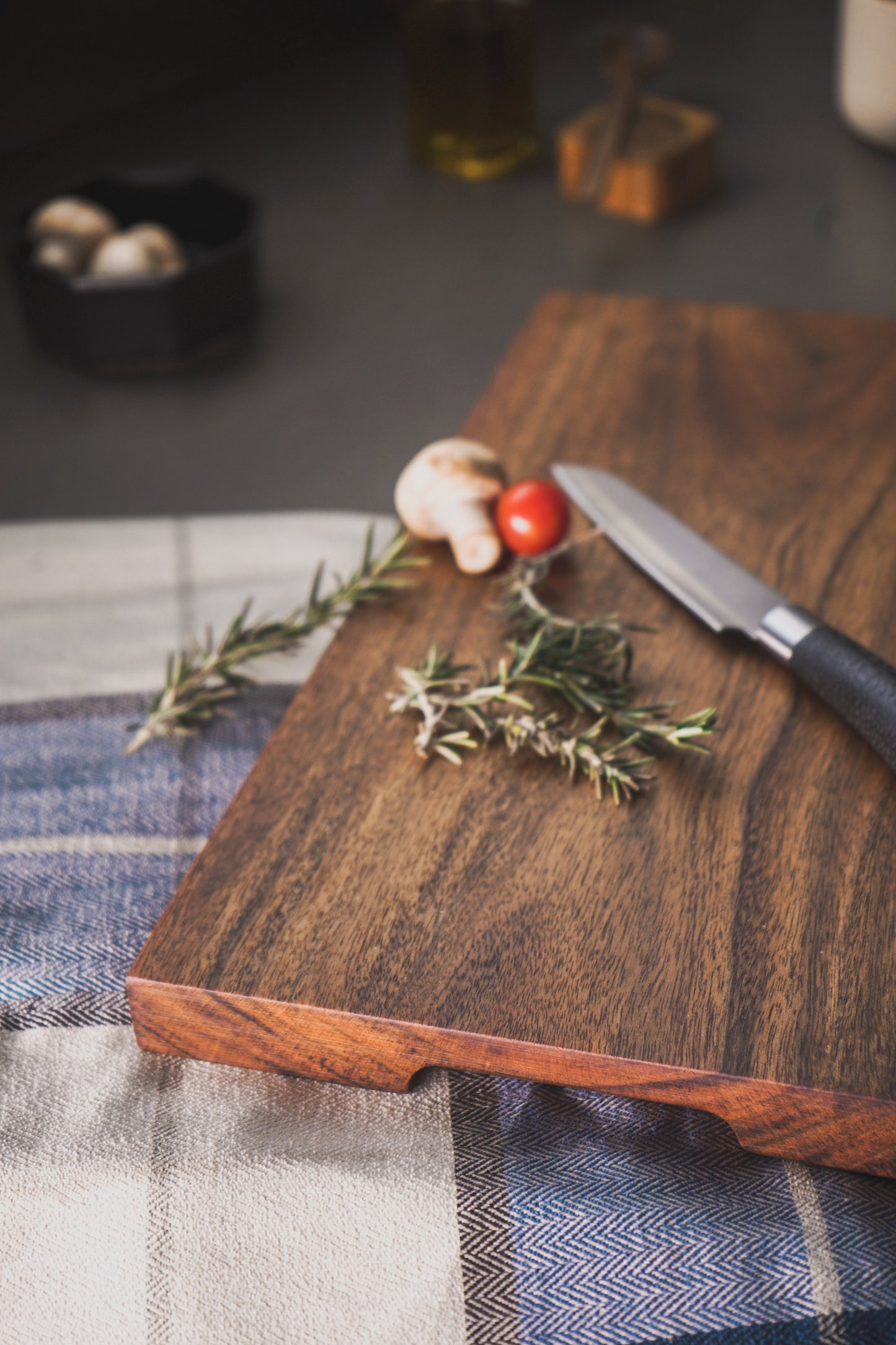 WOOD BLOCK (M) CHOPPING BOARD - ACACIA WOOD