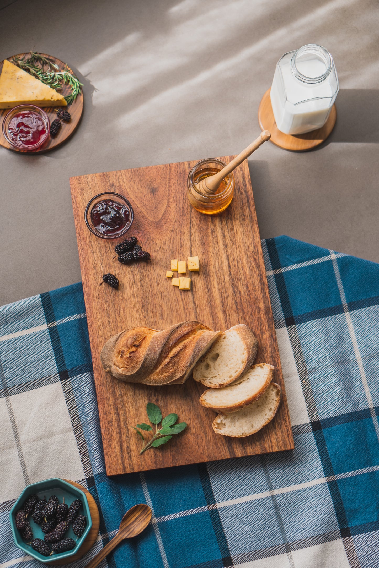 WOOD BLOCK (M) CHOPPING BOARD - ACACIA WOOD