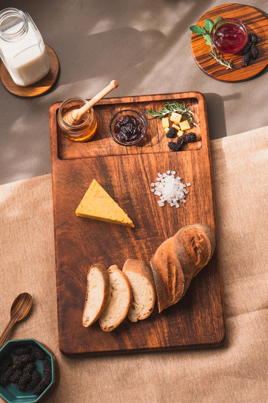 CHOPPING BOARD WITH COLLECTOR BOWL